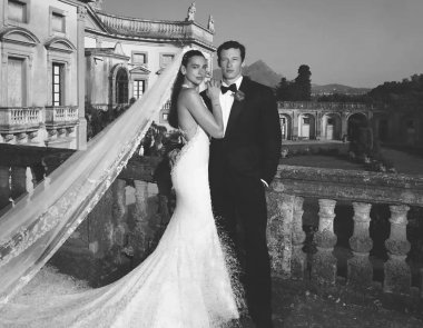 Η Dua Lipa δημοσίευσε φωτογραφίες από το γάμο με τον Callum Turner