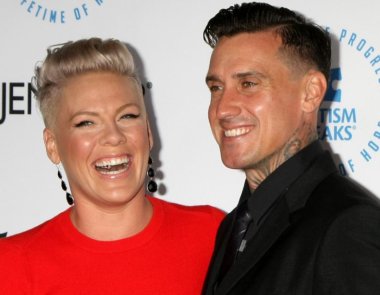 Η Pink διαψεύδει τις φήμες διαζυγίου με τον Κάρεϊ Χαρτ: Fake news, λέει