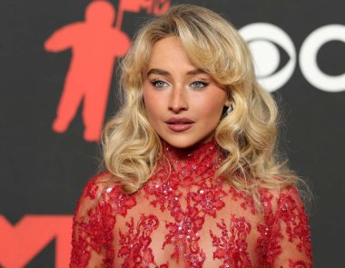 Η Sabrina Carpenter θα υποδυθεί τη Τζίντζερ Ρότζερς