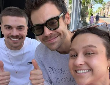 Ένα ζευγάρι συνάντησε τον Harry Styles και την επόμενη μέρα, τους αφιέρωσε τραγούδι για την πρόταση γάμου τους!