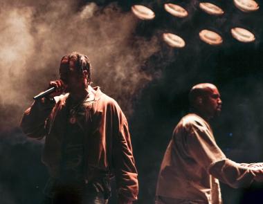 Ο Travis Scott ανέβασε στην σκηνή τον Kanye West στην Ιαπωνία!