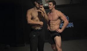 Ο Benson Boone σοκάρει τους θαυμαστές του με την ριζική μεταμόρφωση του σώματός του