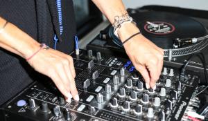 Το 61% των νέων DJs πιστεύει τα social media «έχουν μεγαλύτερη σημασία» από τις μουσικές δεξιότητες!