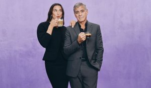 Η Dua Lipa και… ο George Clooney μαζί για χάρη της Nespresso!