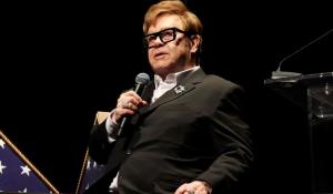 Ο Elton John αποκαλύπτει «ανησυχητικά» νέα για την επιδείνωση της όρασής του