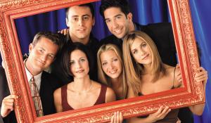 Η Courteney Cox για τα γυρίσματα του «Friends»: «Αγκαλιάζαμε ο ένας τον άλλον»