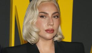 Lady Gaga: Υπερασπίστηκε fan της απέναντι σε τρανσφοβικά τρολς