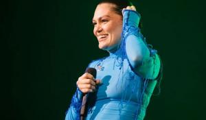 Η Jessie J αποκαλύπτει ότι διαγνώστηκε με «πρώιμο καρκίνο του μαστού»