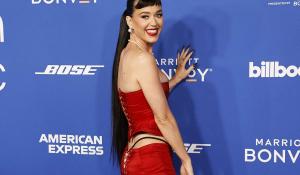 Ο αποκαλυπτικός "ανάποδος" κορσές της Katy Perry στο κόκκινο χαλί μουσικού event
