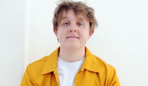 Lewis Capaldi – Προσφέρει 900 δωρεάν εισιτήρια 