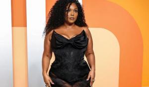 Η Lizzo έδειξε τις αλλαγές στο σώμα της μετά την απώλεια κιλών