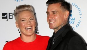 Η Pink διαψεύδει τις φήμες διαζυγίου με τον Κάρεϊ Χαρτ: Fake news, λέει