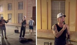 Ο Robbie Williams αιφνιδίασε ντόπιους και τουρίστες στη Σεβίλλη
