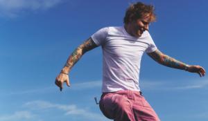 Ed Sheeran: Έκανε έκπληξη στους θαυμαστές του 
