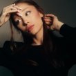 Η Ariana Grande αποκαλύπτει μια διαφορετική πλευρά του εαυτού της στο «Petal»