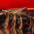 Η Dua Lipa κυκλοφορεί το άλμπουμ «Live From Mexico» και την ταινία-συναυλία της περιοδείας «Radical Optimism»