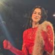 Η Dua Lipa ξεκινά την ευρωπαϊκή περιοδεία “Radical Optimism” και διασκευάζει το “Hero” του Enrique Iglesias