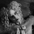 LADY GAGA Κυκλοφορεί το The Dead Dance!