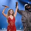 Η Shakira και ο Wyclef Jean γιορτάζουν τα 20 χρόνια του 'Hips Don't Lie' στο 'The Tonight Show' 