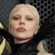 Lady Gaga: Από τα μικρόφωνα στη… σφουγγαρίστρα 