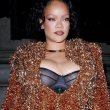 Η Rihanna εγκαινιάζει την Εβδομάδα Μόδας του Παρισιού με μια εντυπωσιακή εμφάνιση